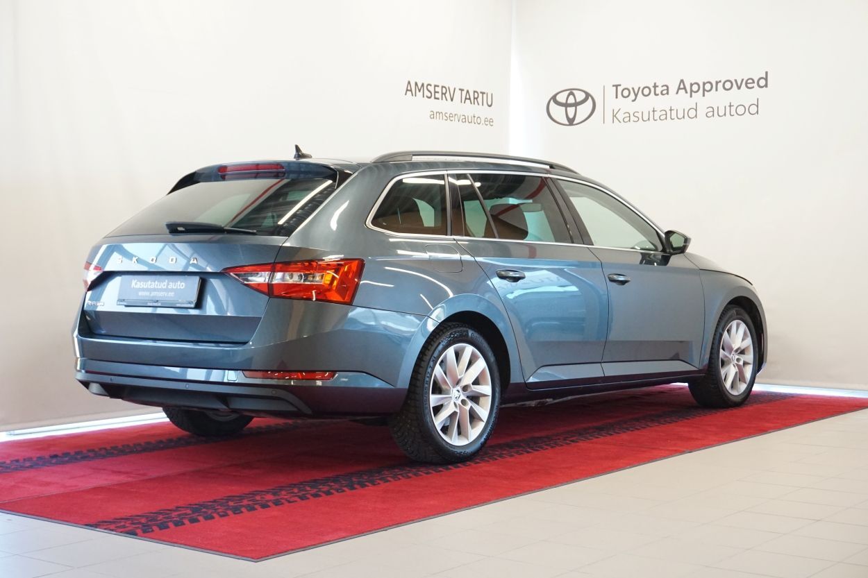 Škoda Superb 2021, photo 2/10