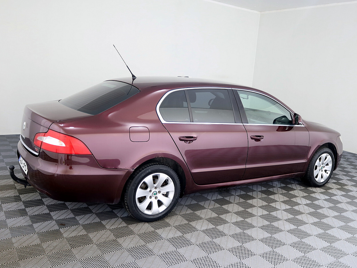 Škoda Superb 2009, kuva 3/7