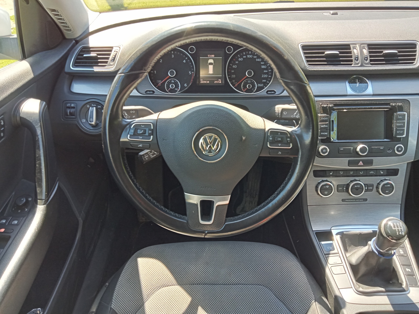 Volkswagen Passat 2012, photo 6/10