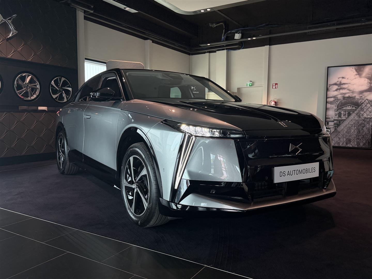 DS no8 FWD Long Range Pallas // 749km WLTP Range / Irroitettava Vetokoukku / Navi // *** DS 2,99% Rahoituskampanja Viistoperä 2026