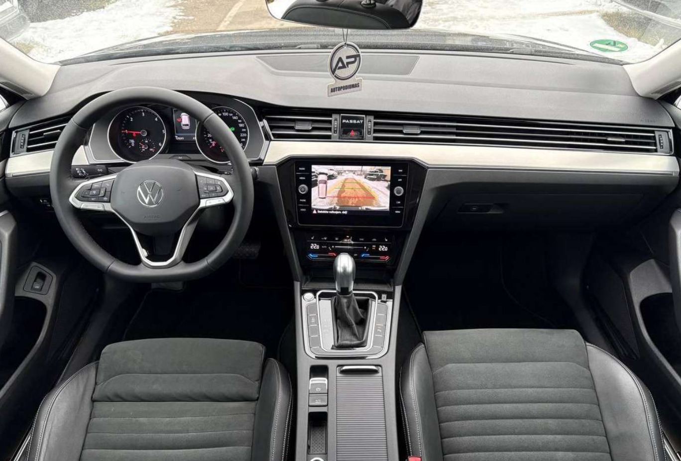 Volkswagen Passat Variant 2021, photo 3/9