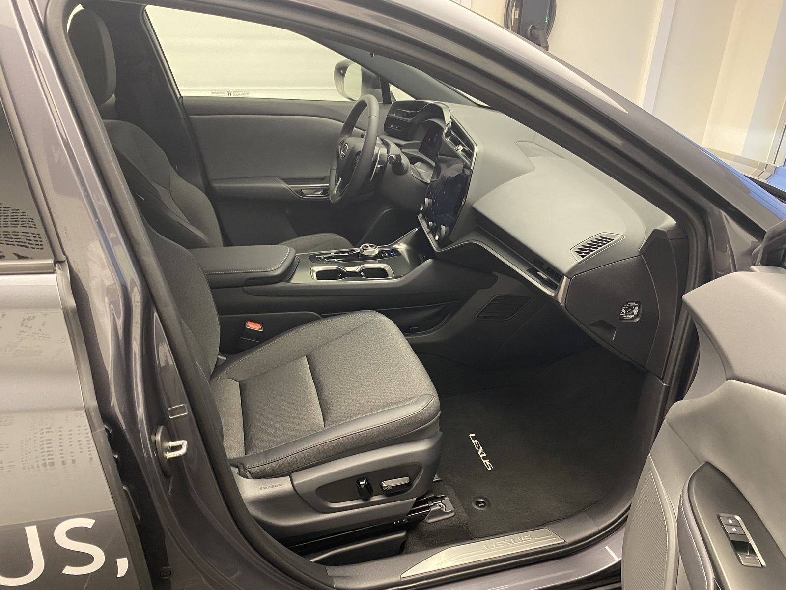 Lexus RZ 300 2025, kuva 7/10