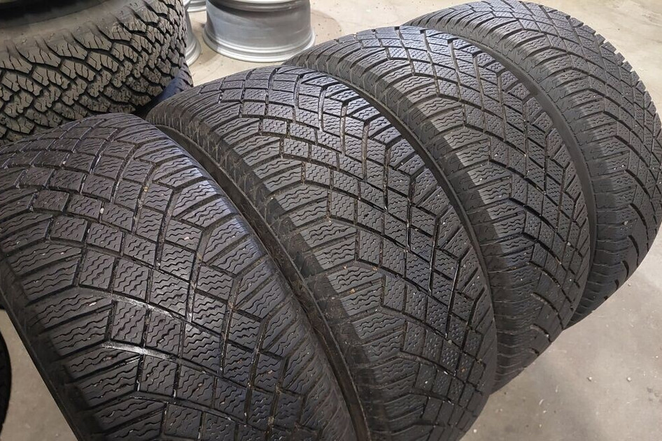 Подержанный нешипованная шина 235/60R18 Continental Viking Contact 7