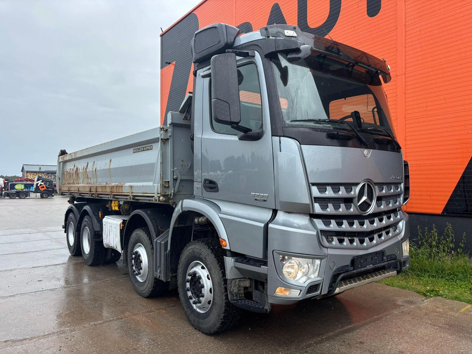 Mercedes-Benz Arocs 3235 8x4 2013, kuva 4/26