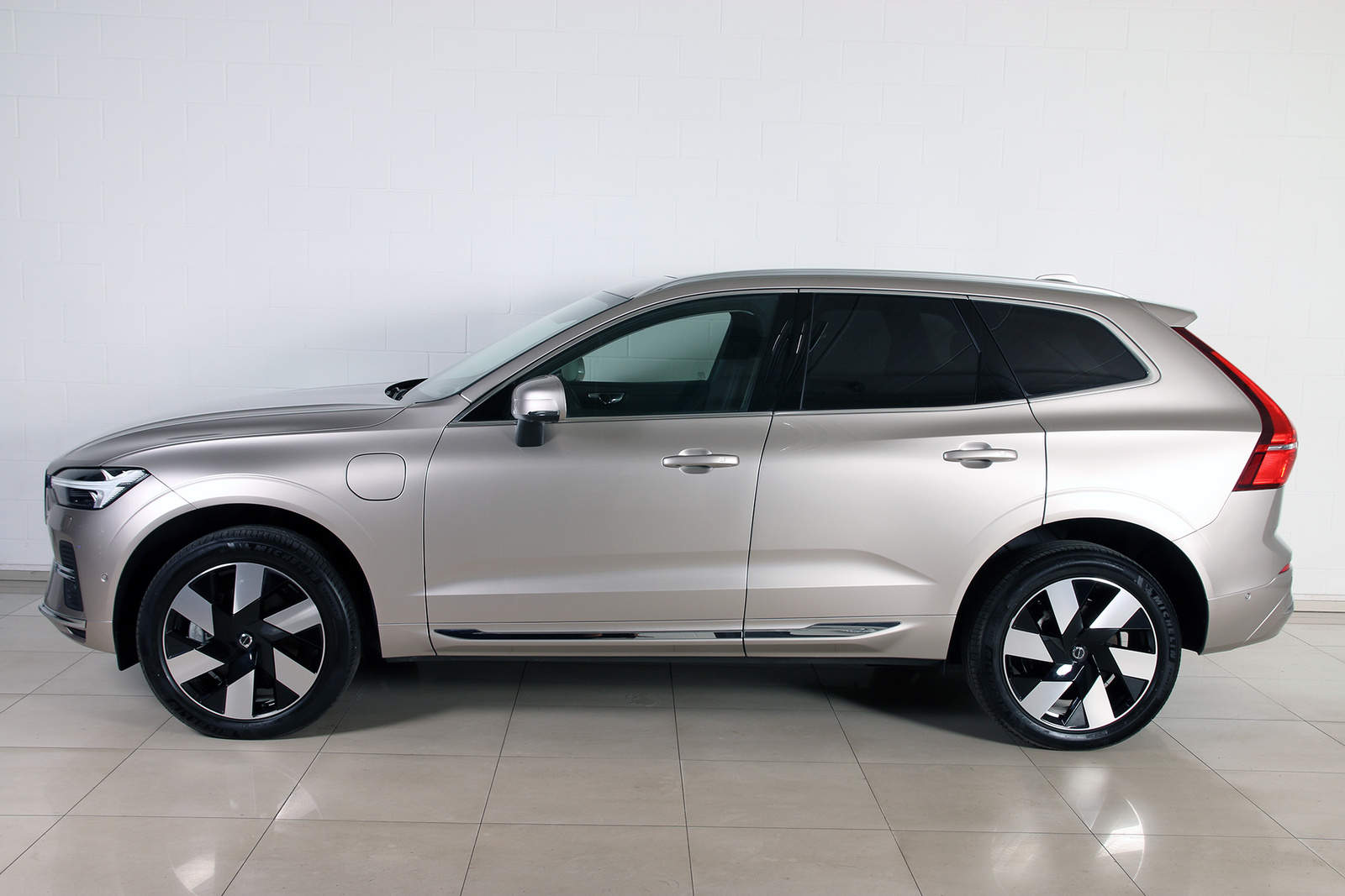 Volvo XC60 2024, photo 3/10