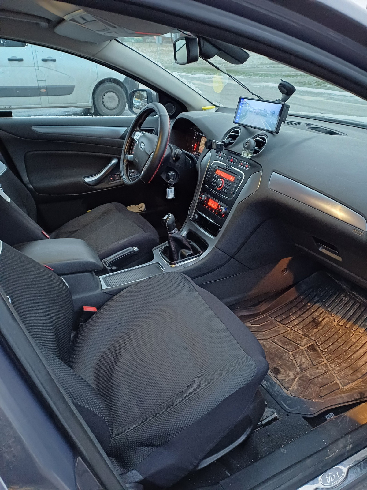 Ford Mondeo 2011, photo 5/15