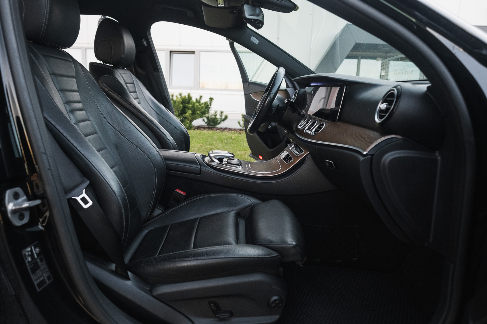 Mercedes-Benz E 200 2019, photo 4/10