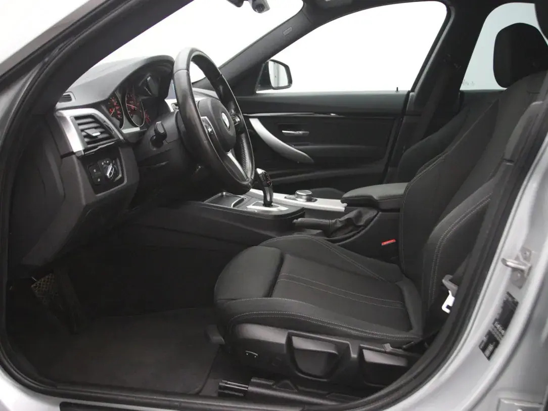 BMW 320 Executive Edition 2.0 135kW 2019, photo 4/10