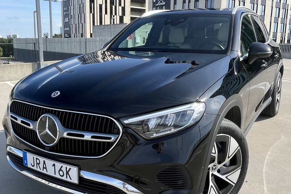 Mercedes-Benz GLC 300, 2023, 2.0, 150 kW, plug-in hybrid (petrol/electric), automatic, four-wheel drive