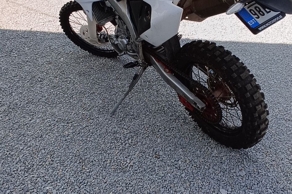 2016, 0.4, 22 kW, бензин, механическая, задний привод