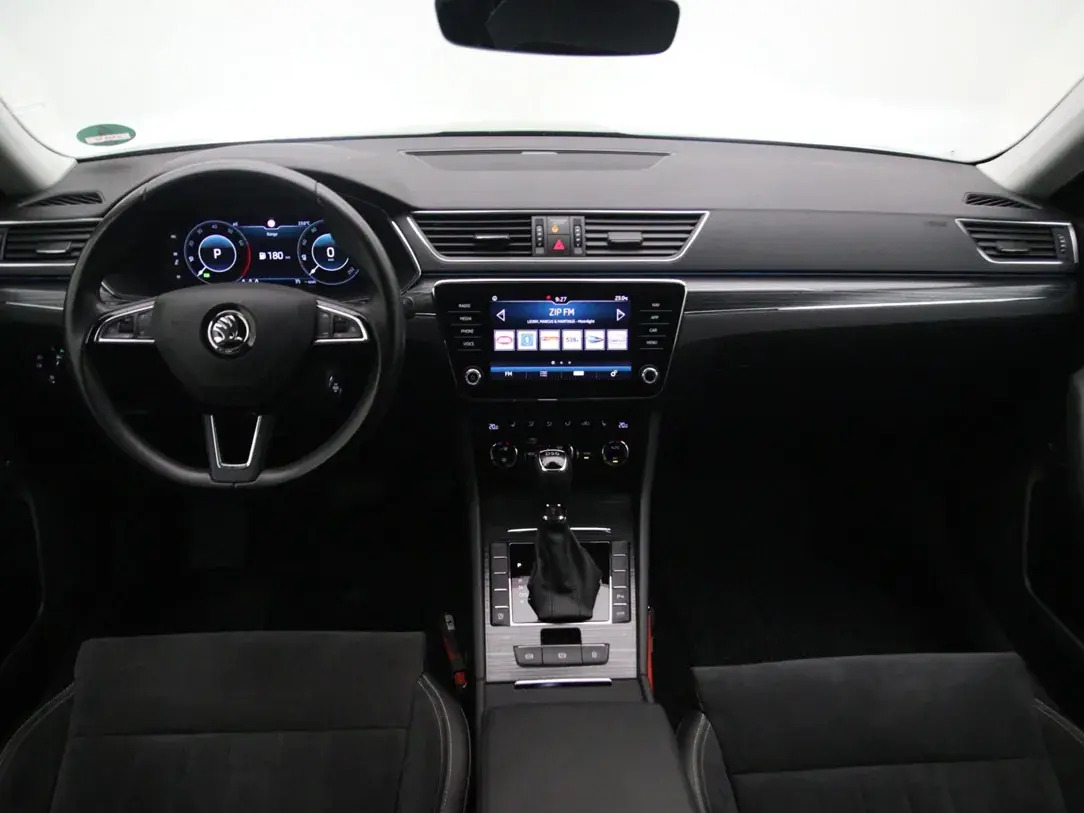 Škoda Superb 2020, photo 2/35