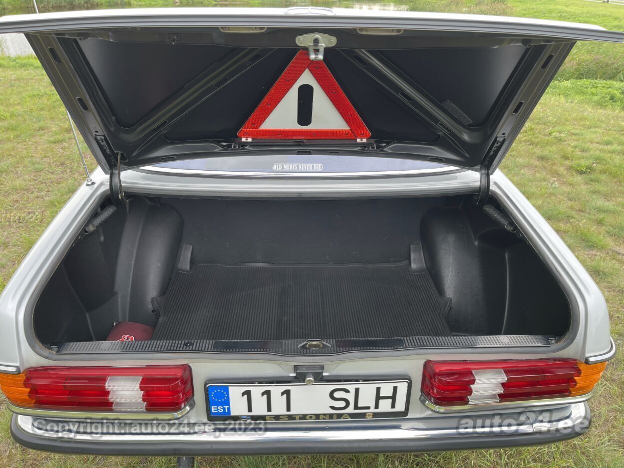 Mercedes-Benz 230