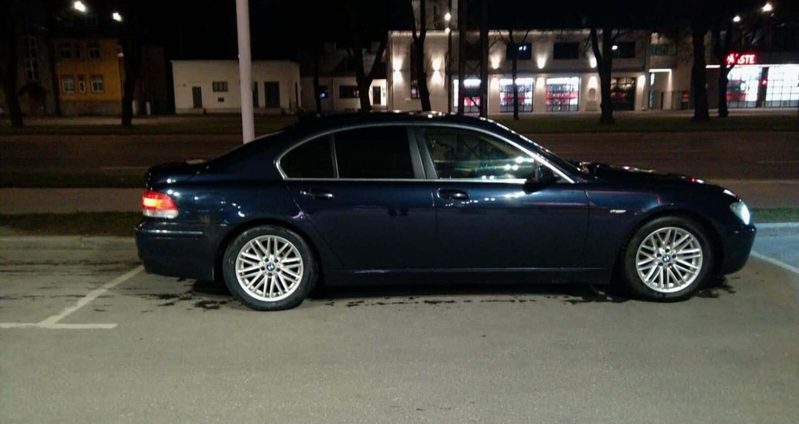 BMW 730