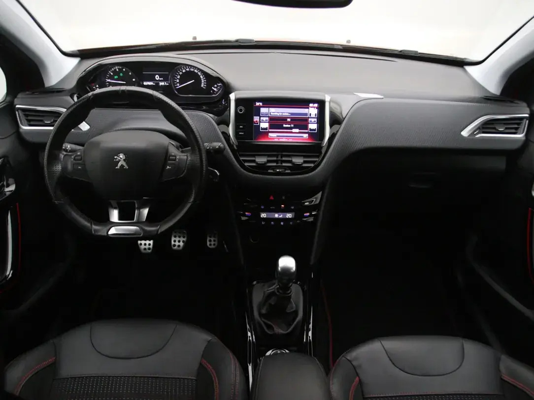 Peugeot 2008 GT-line 1.2 96kW 2017, photo 2/31