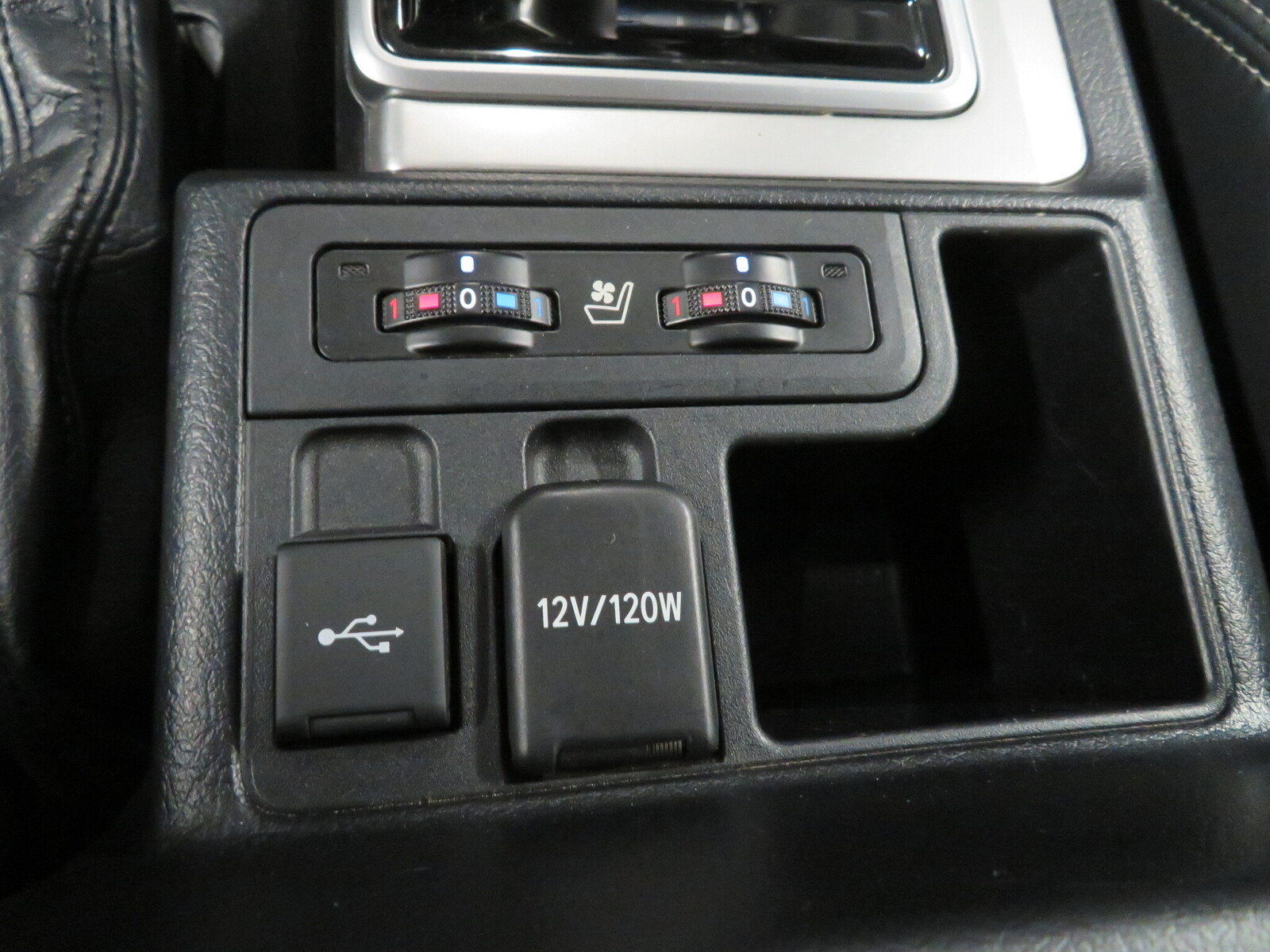 Toyota Land Cruiser 2023, photo 6/11