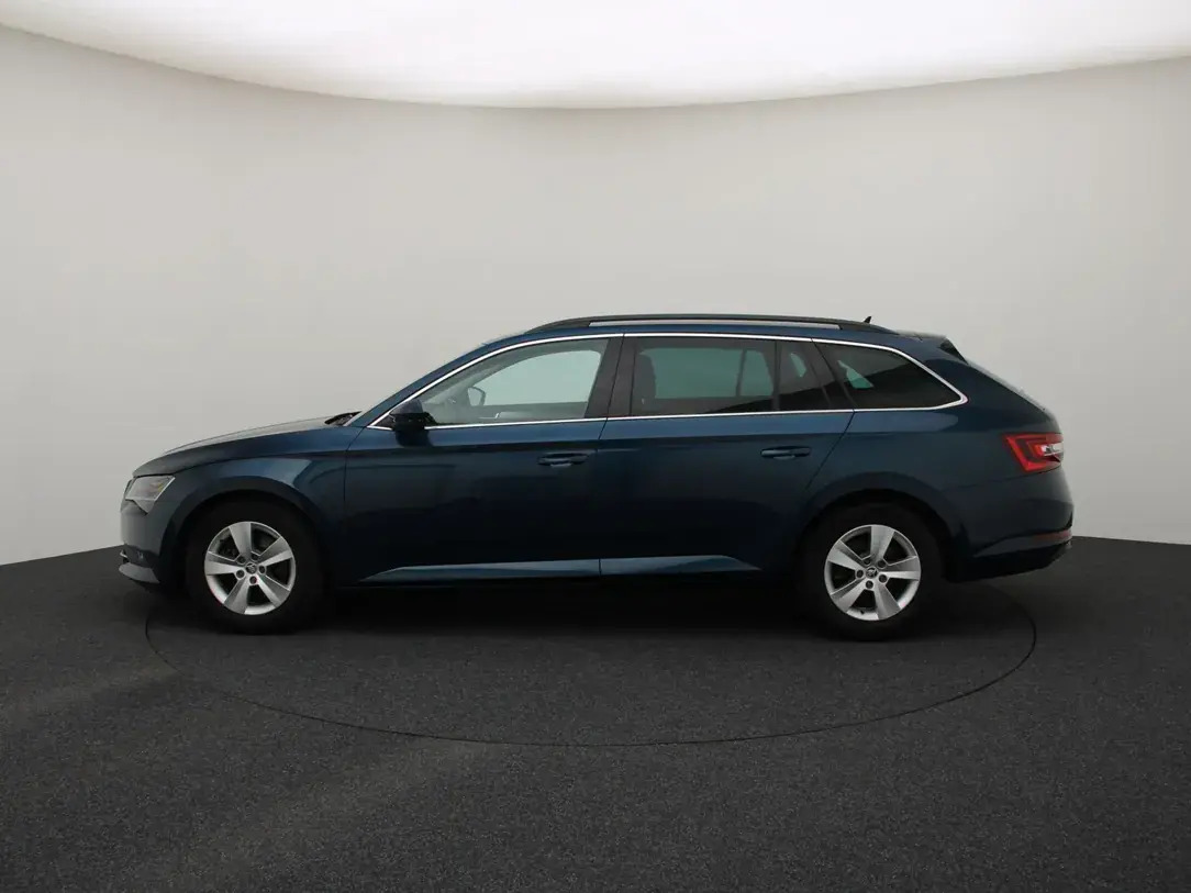Škoda Superb 2019, photo 6/10