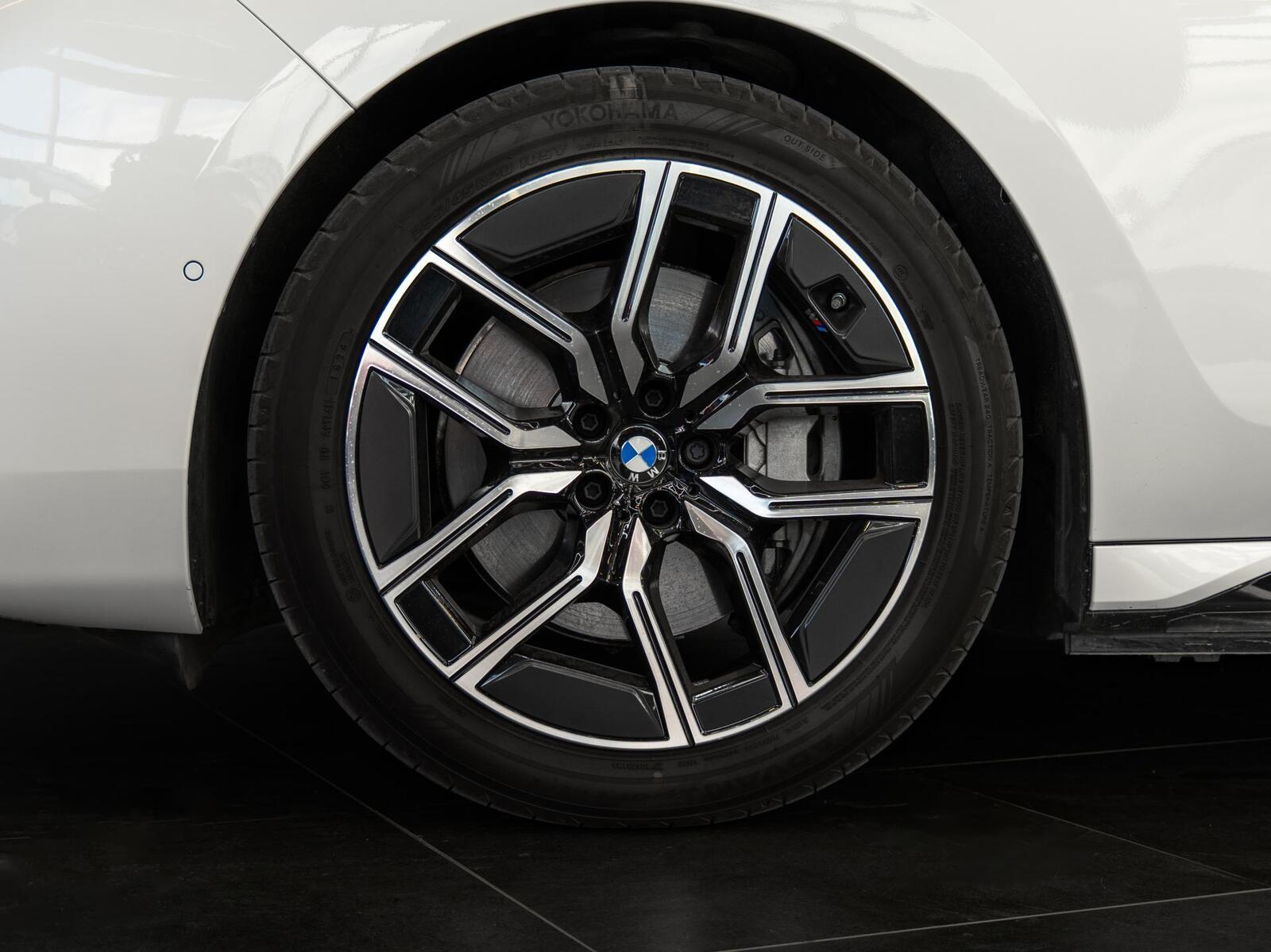 BMW i7 2025, photo 4/13