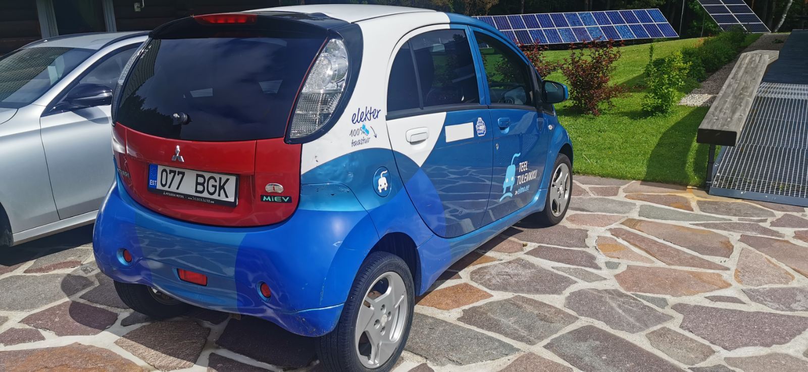Mitsubishi i-MiEV 2012, photo 2/3