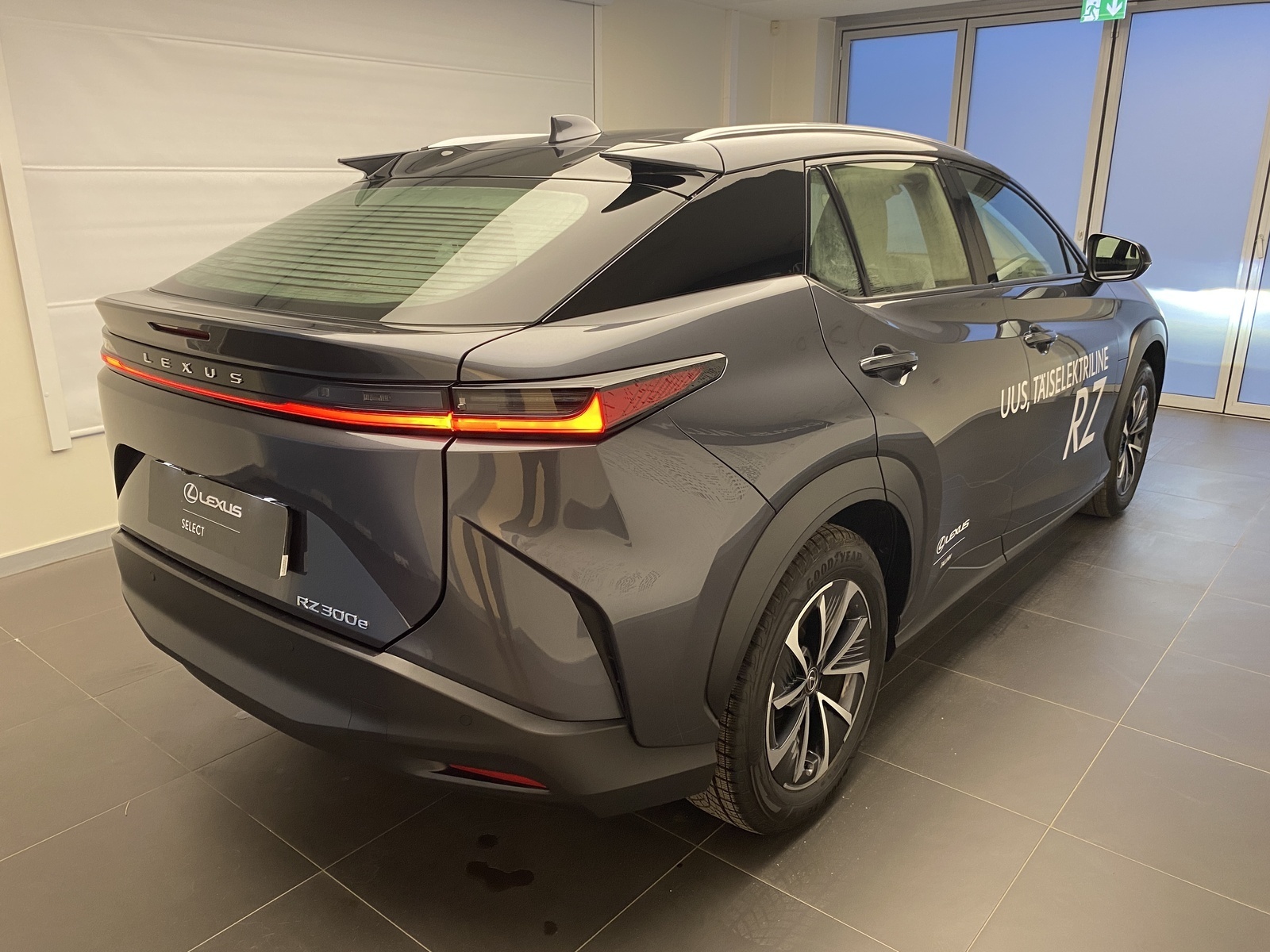 Lexus RZ 300 2025, kuva 6/10