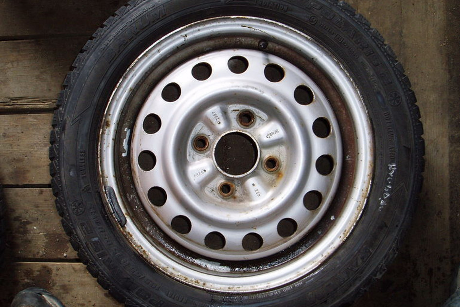 Used alloy wheel+studless winter tire 195/55R15,