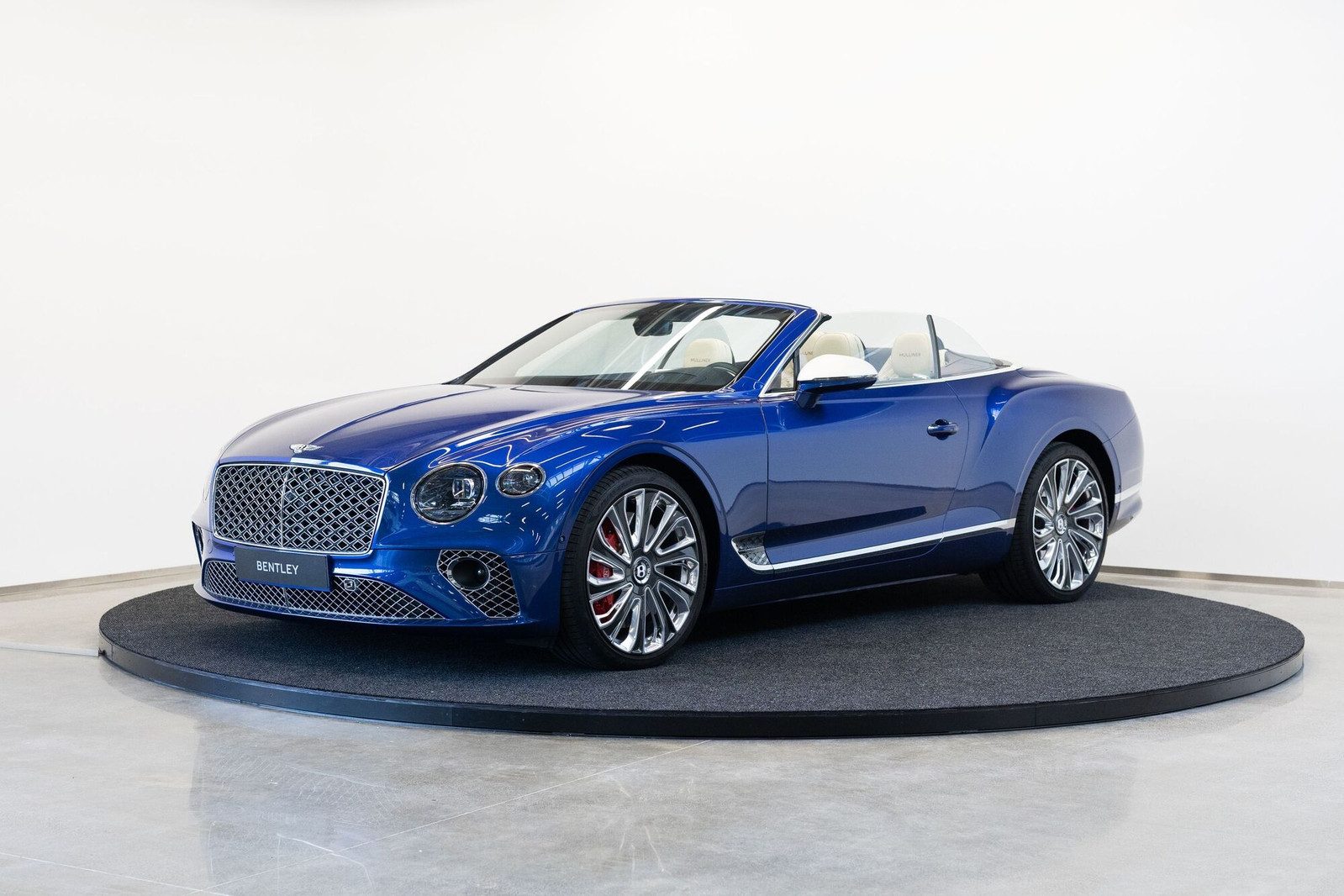 Bentley Continental GTC 2023, photo 2/28