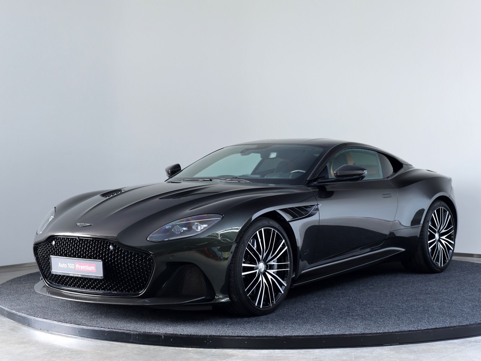 Aston Martin DBS V12 533kW