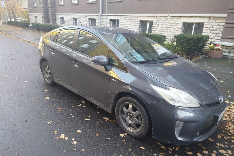 Toyota Prius, 2015, 1.8, 73 kW, hybrid (petrol/electric), automatic, front-wheel drive