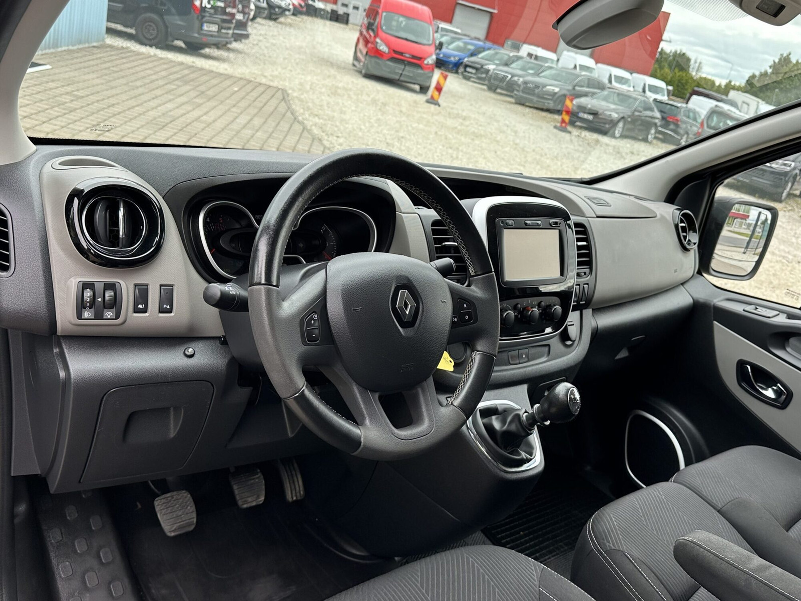 Renault Trafic 2017, kuva 7/21