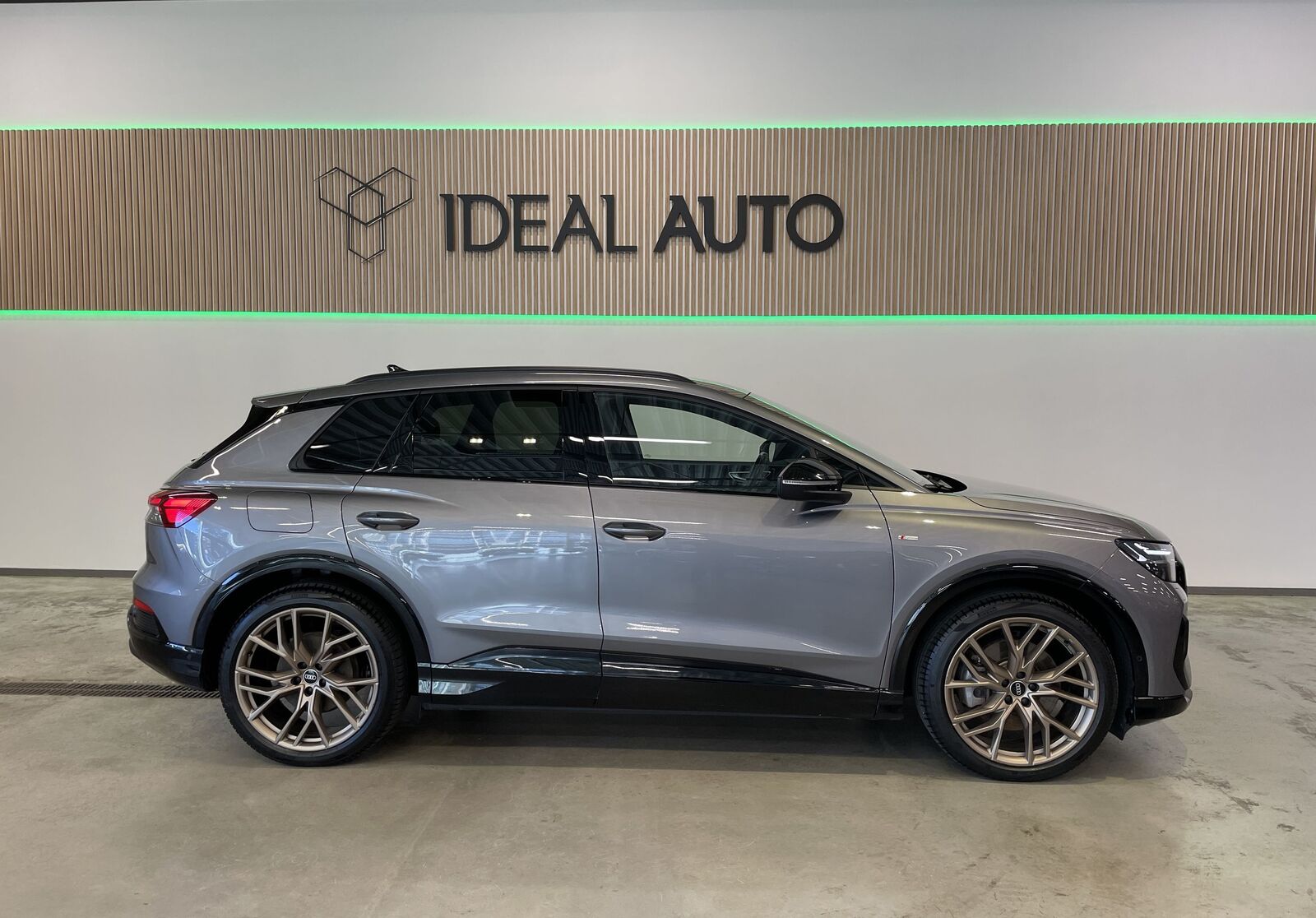 Audi Q4 e-tron 2023, photo 3/10