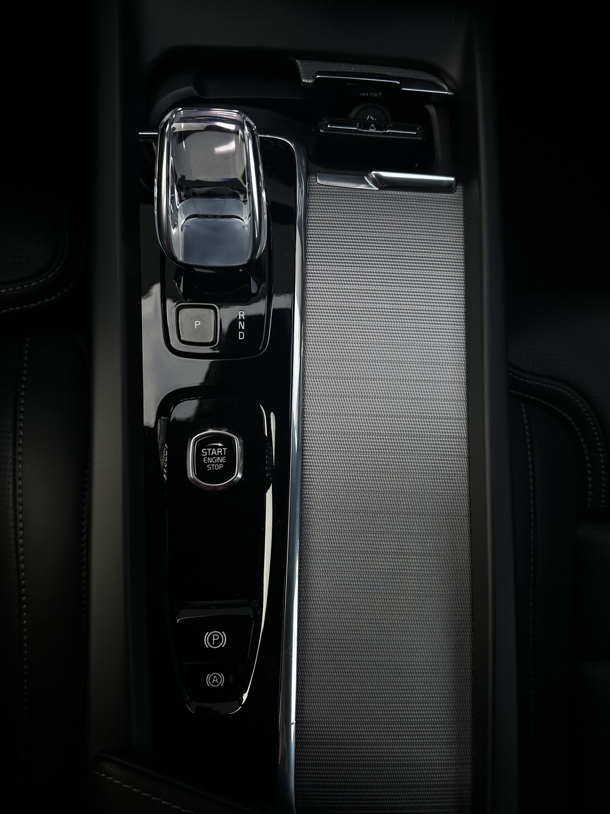 Volvo XC60 2024, photo 6/7