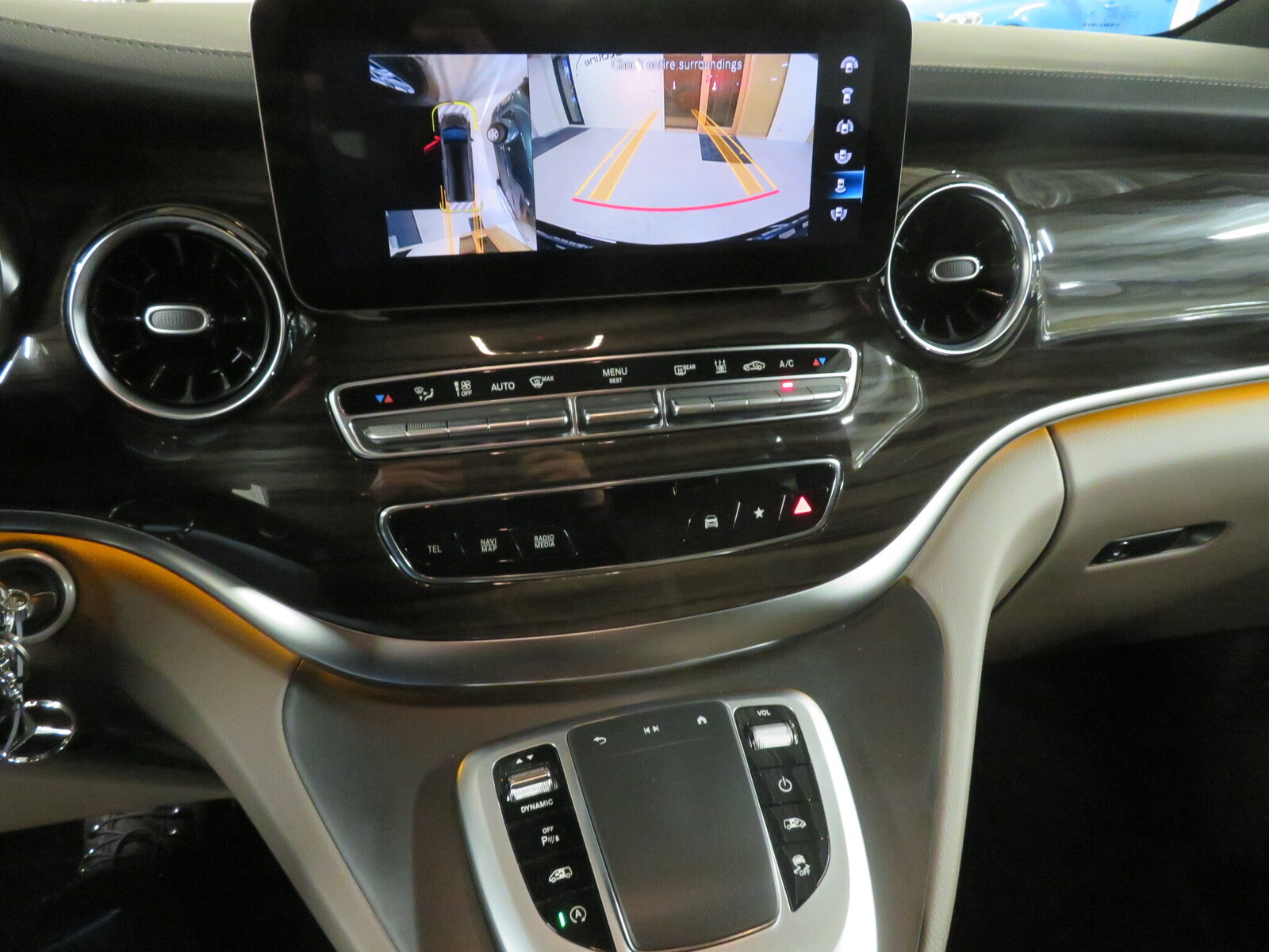 Mercedes-Benz V 300 2022, kuva 6/8