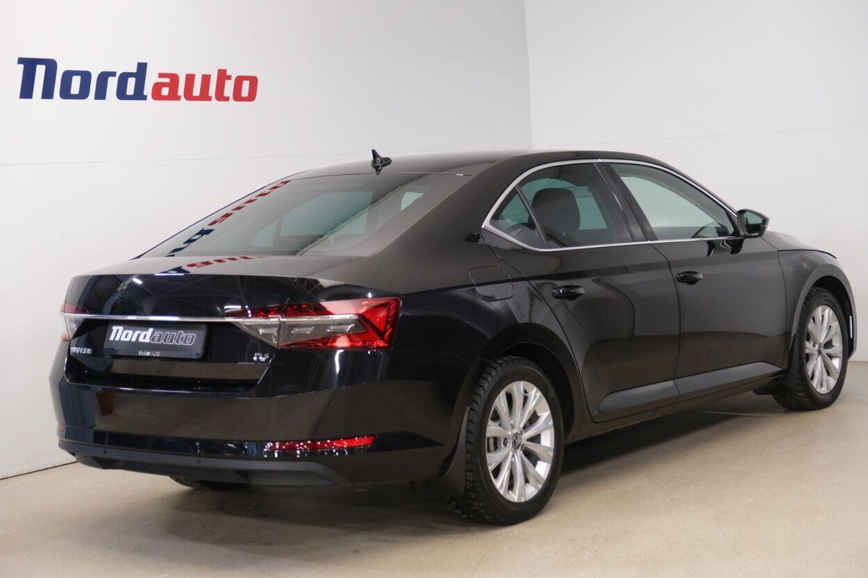 Škoda Superb 2020, photo 2/13