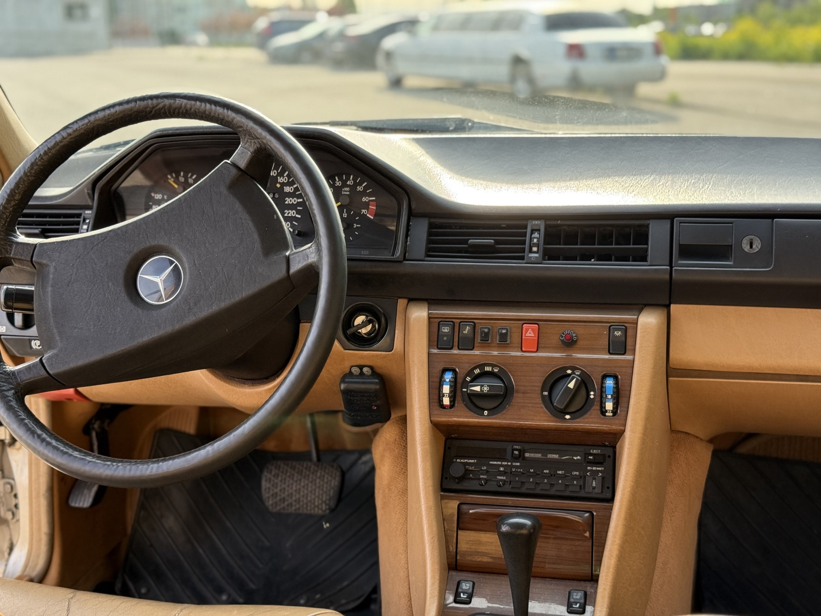 Mercedes-Benz 300 1988, photo 4/7