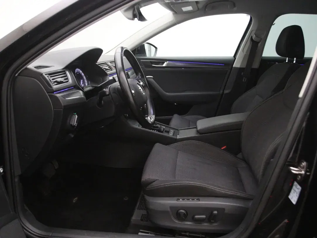 Škoda Superb 2021, photo 4/33