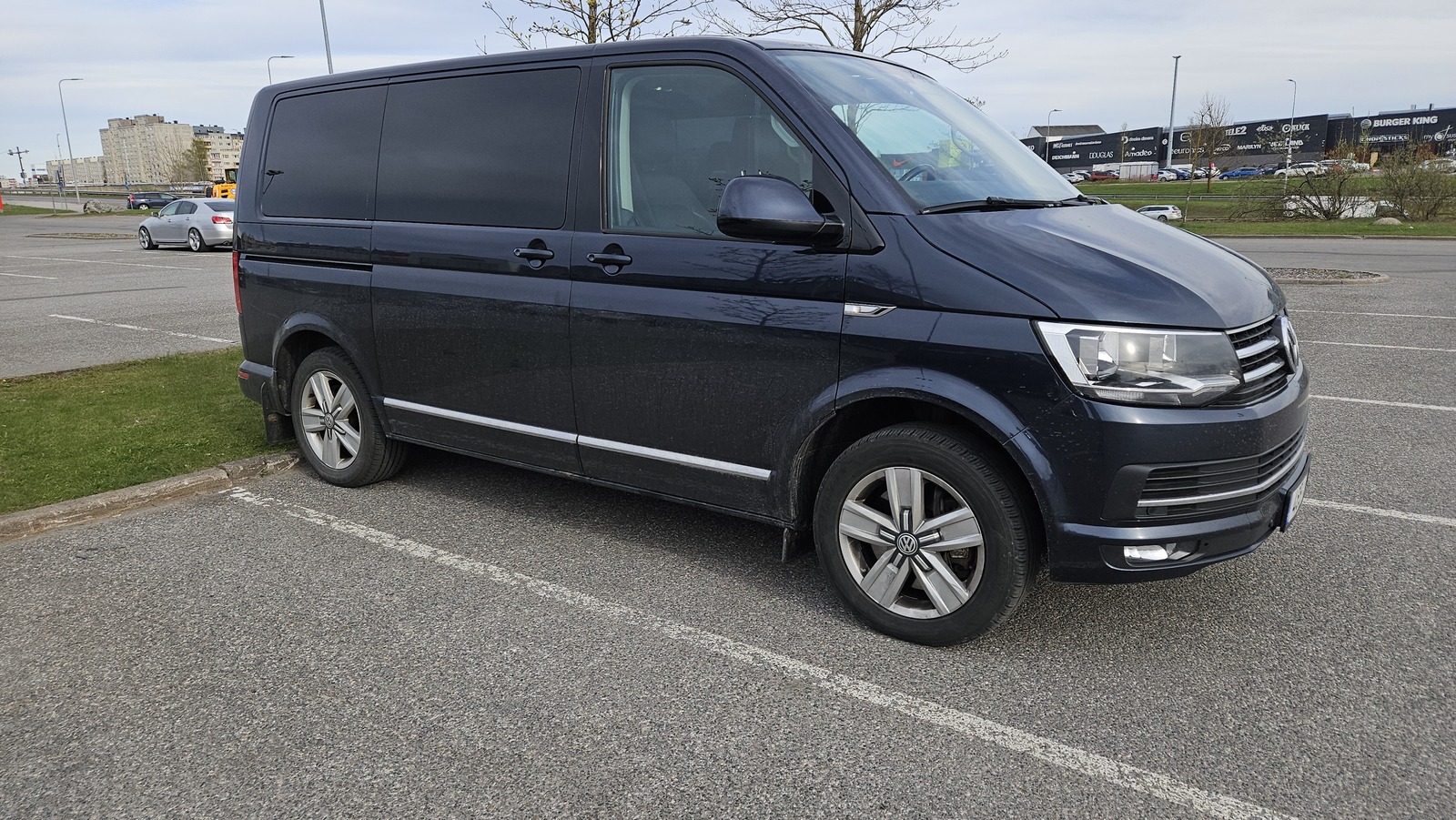 Volkswagen Multivan 2017, kuva 3/10