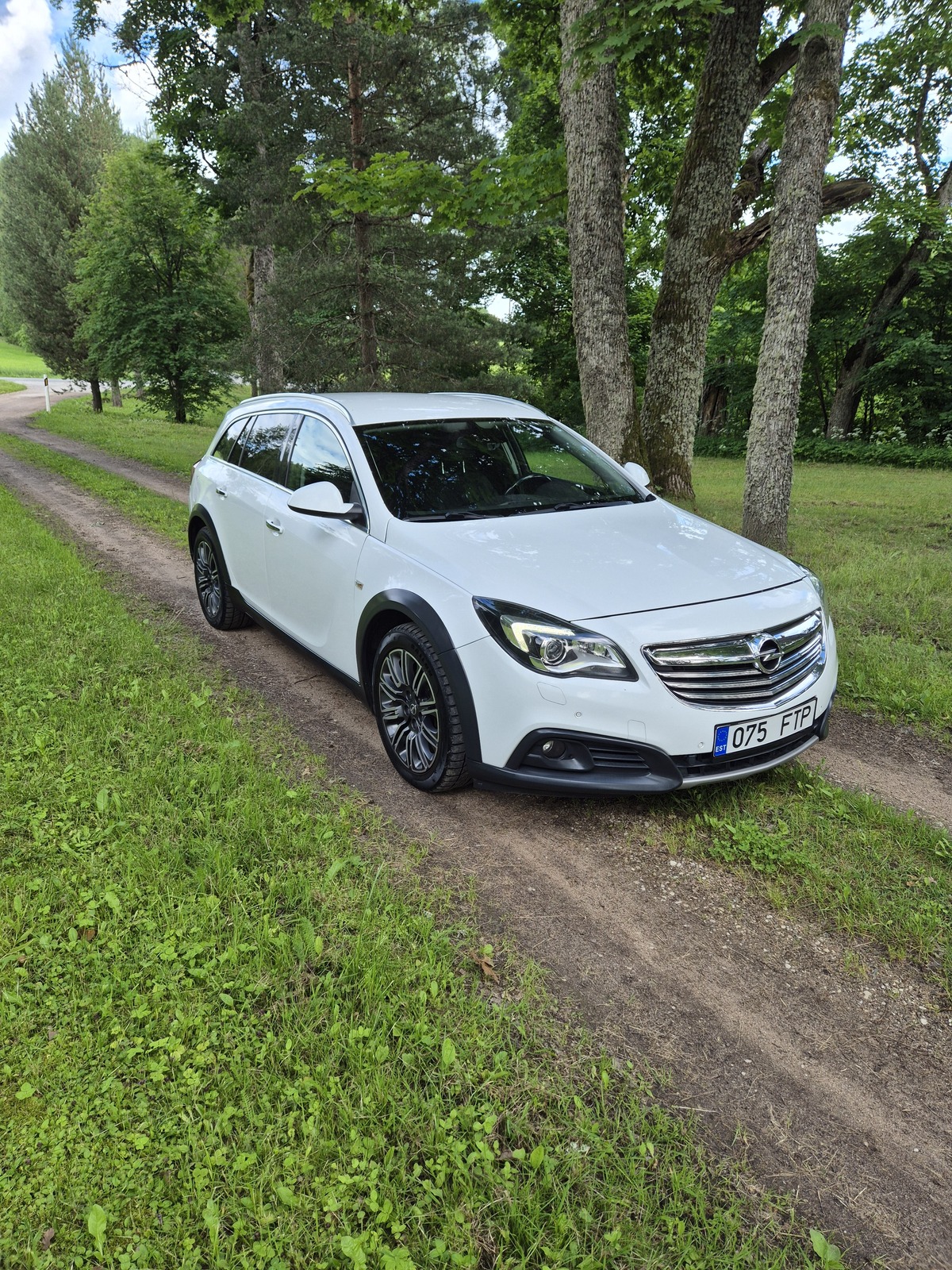 Opel Insignia SPORTS TOURER SW 2.0 143kW 2014, photo 2/16
