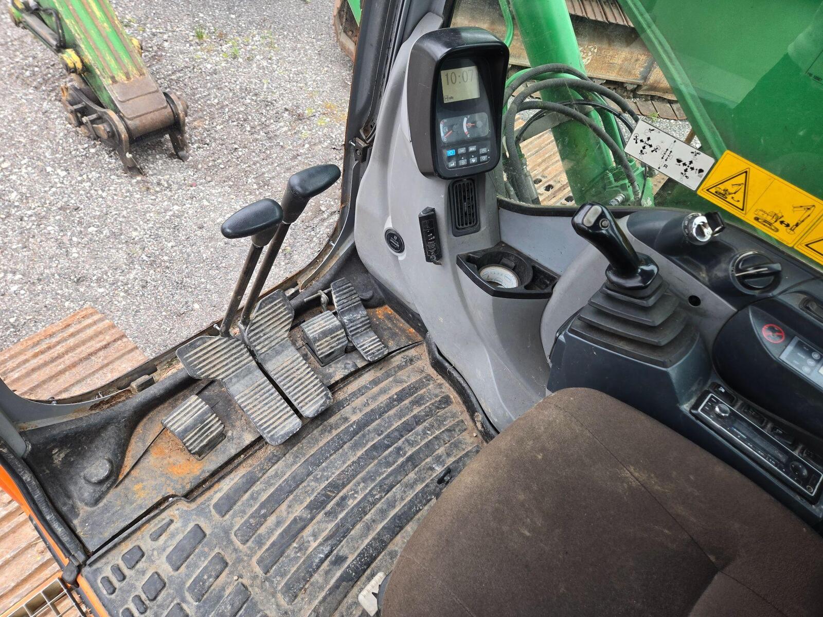 Kobelco E215B, photo 6/10