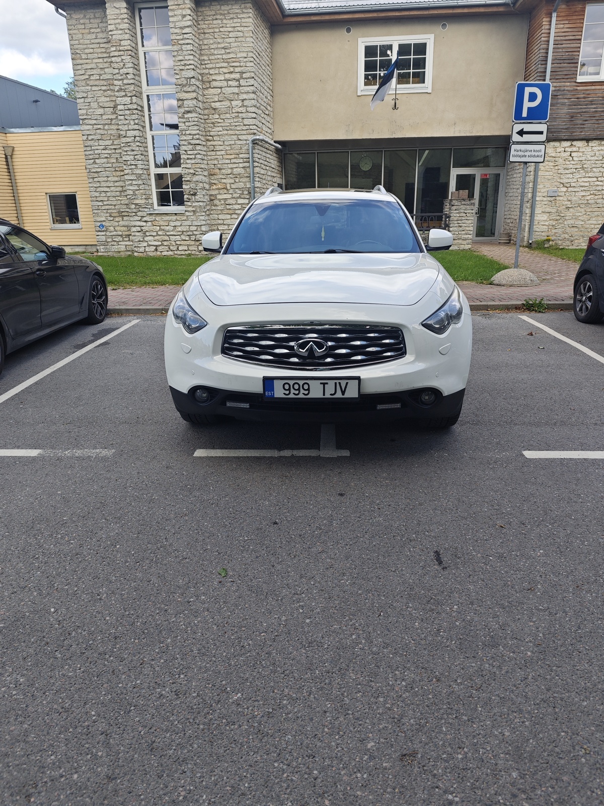 Infiniti QX70