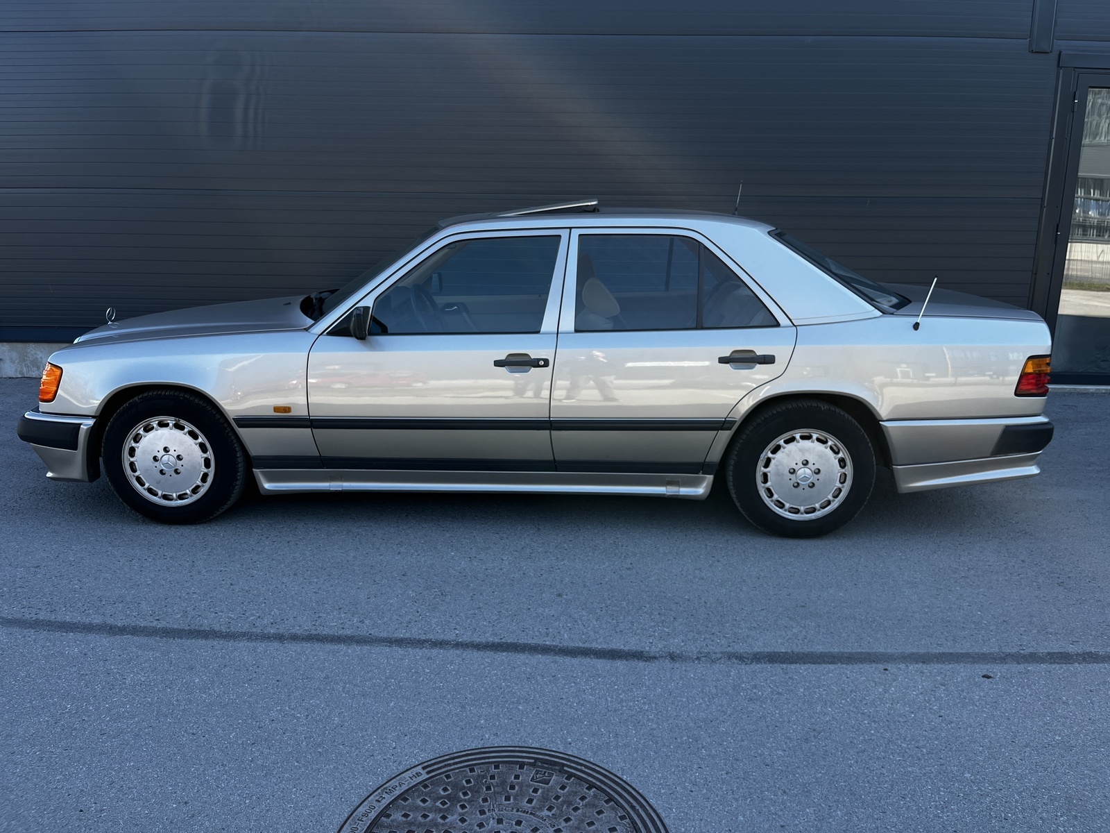 Mercedes-Benz 300