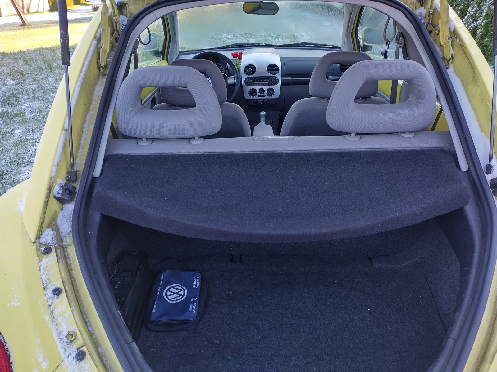 Volkswagen New Beetle 1999, photo 6/9