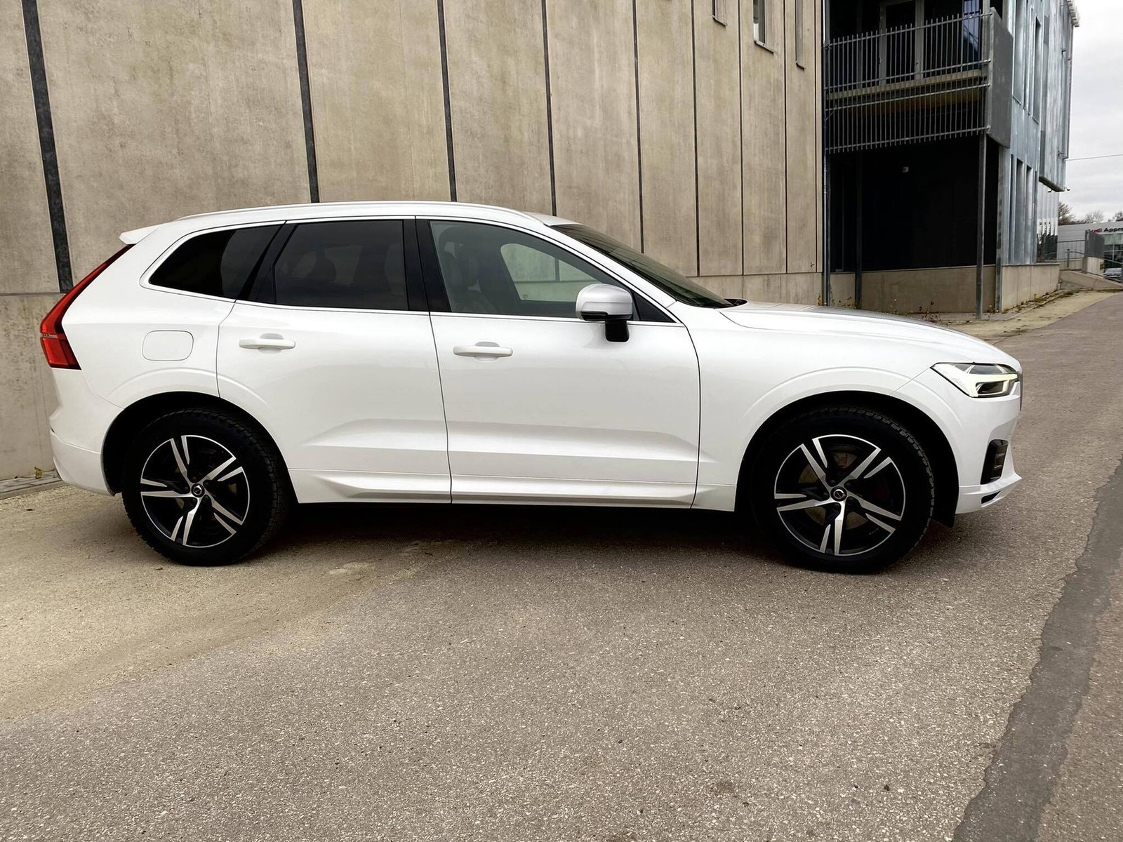Volvo XC60 2017, photo 2/9
