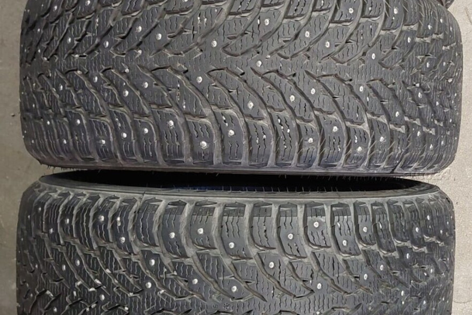 Подержанный шипованная шина 215/55R17 Nokian HKPL 9