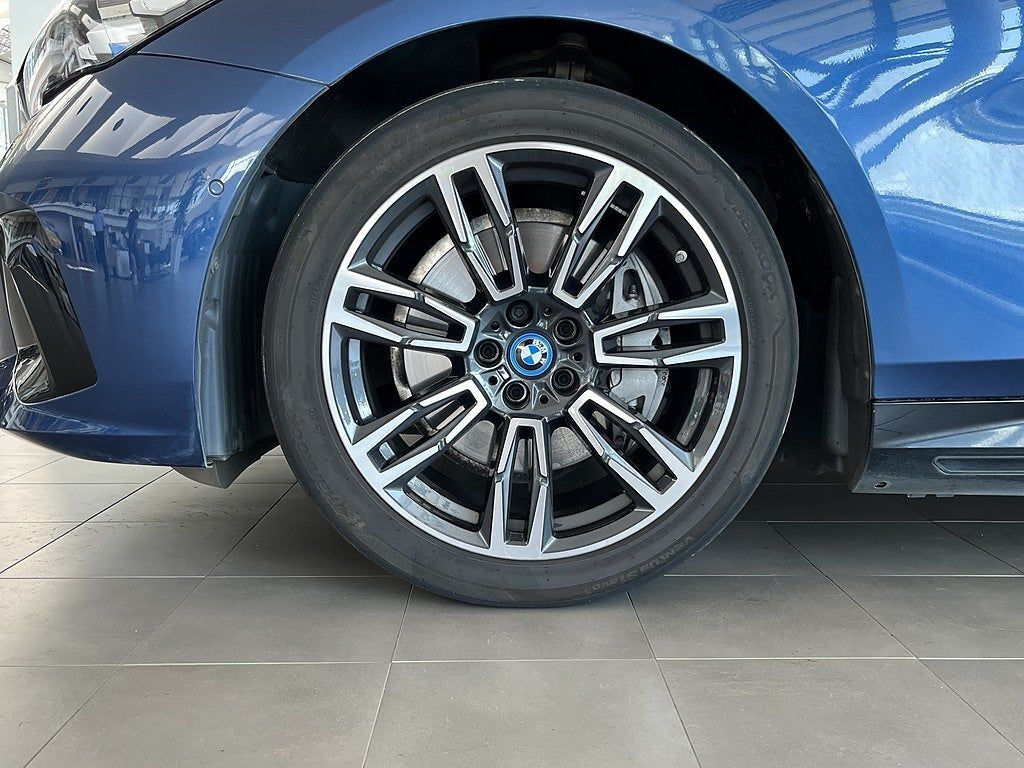 BMW i5 2024, photo 4/29
