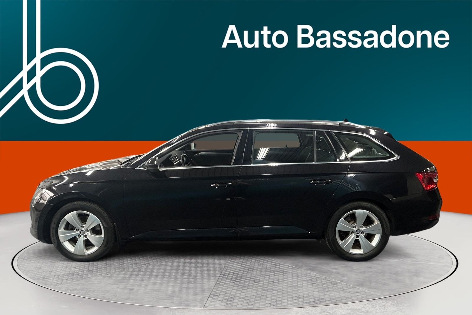 Škoda Superb 2022, photo 2/21