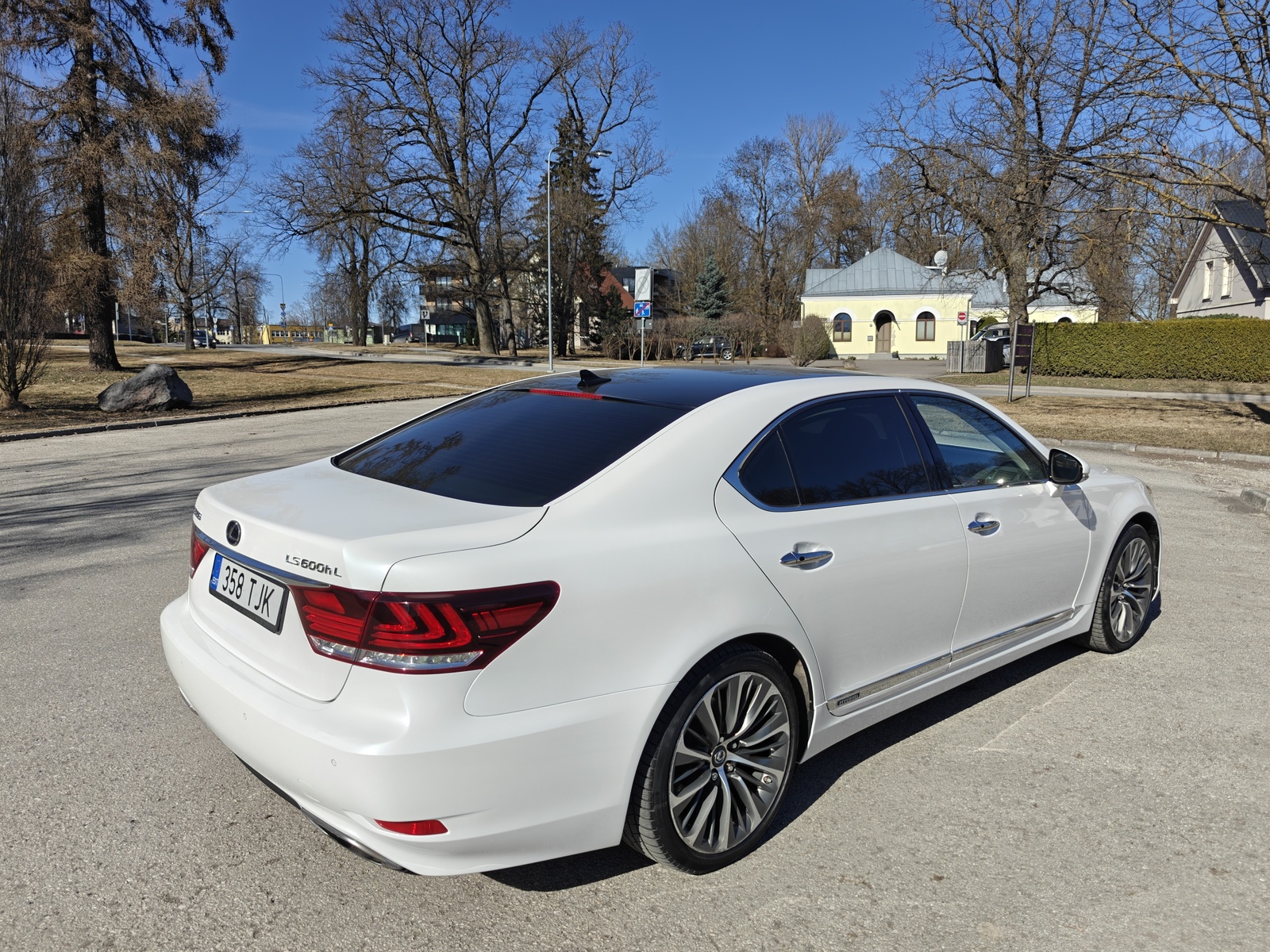 Lexus LS 600 2013, kuva 4/10