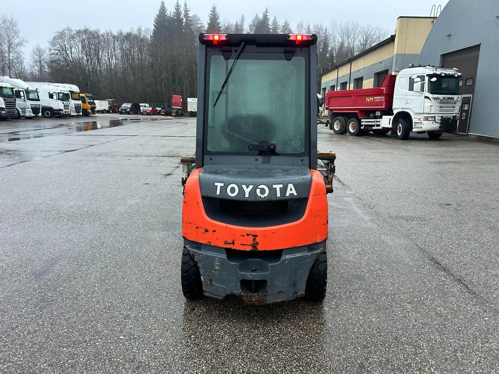 Toyota 02-8 FDF25, photo 5/18