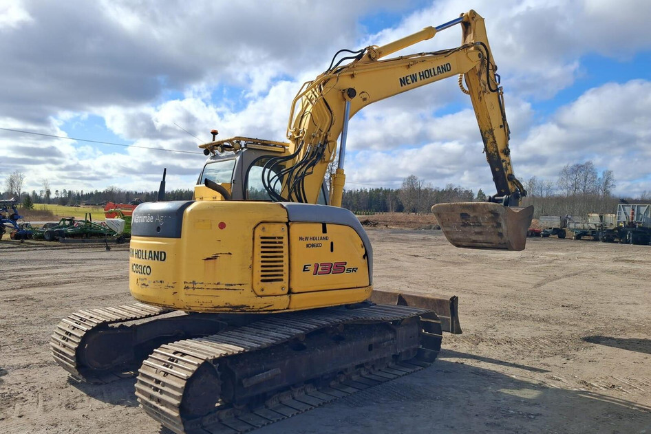 New Holland E135SR