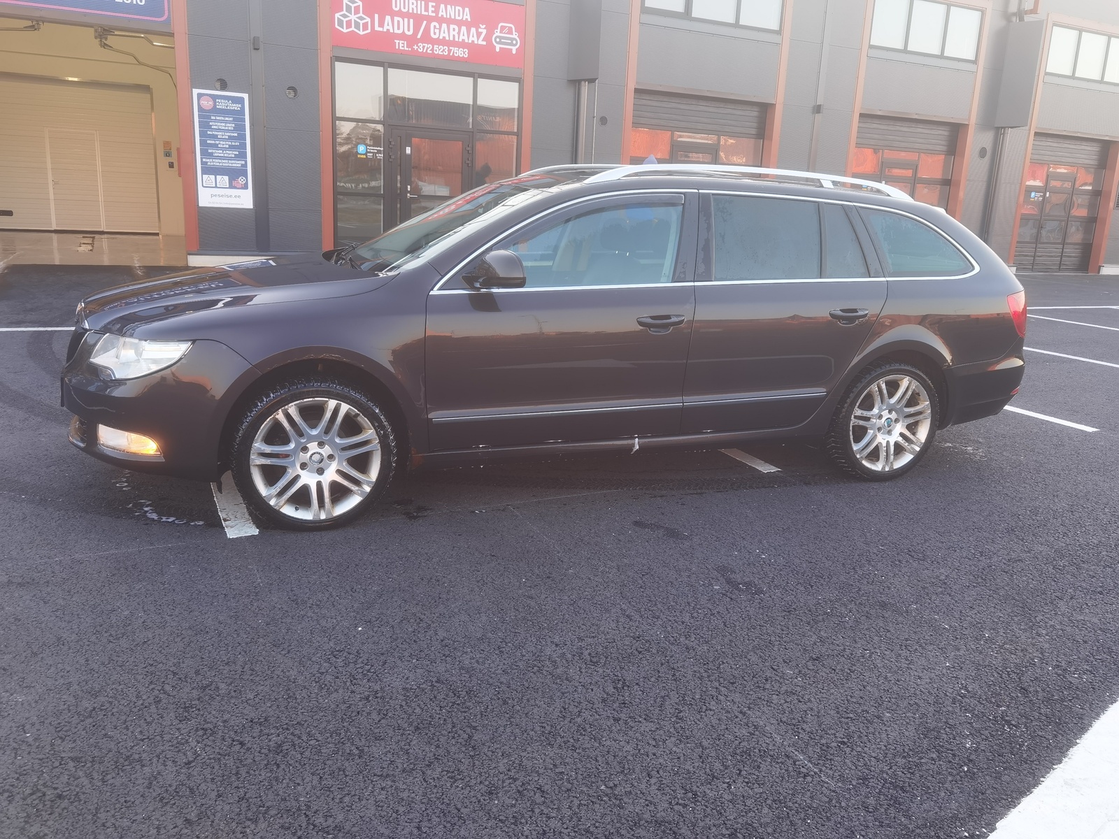 Škoda Superb 2011, kuva 2/10