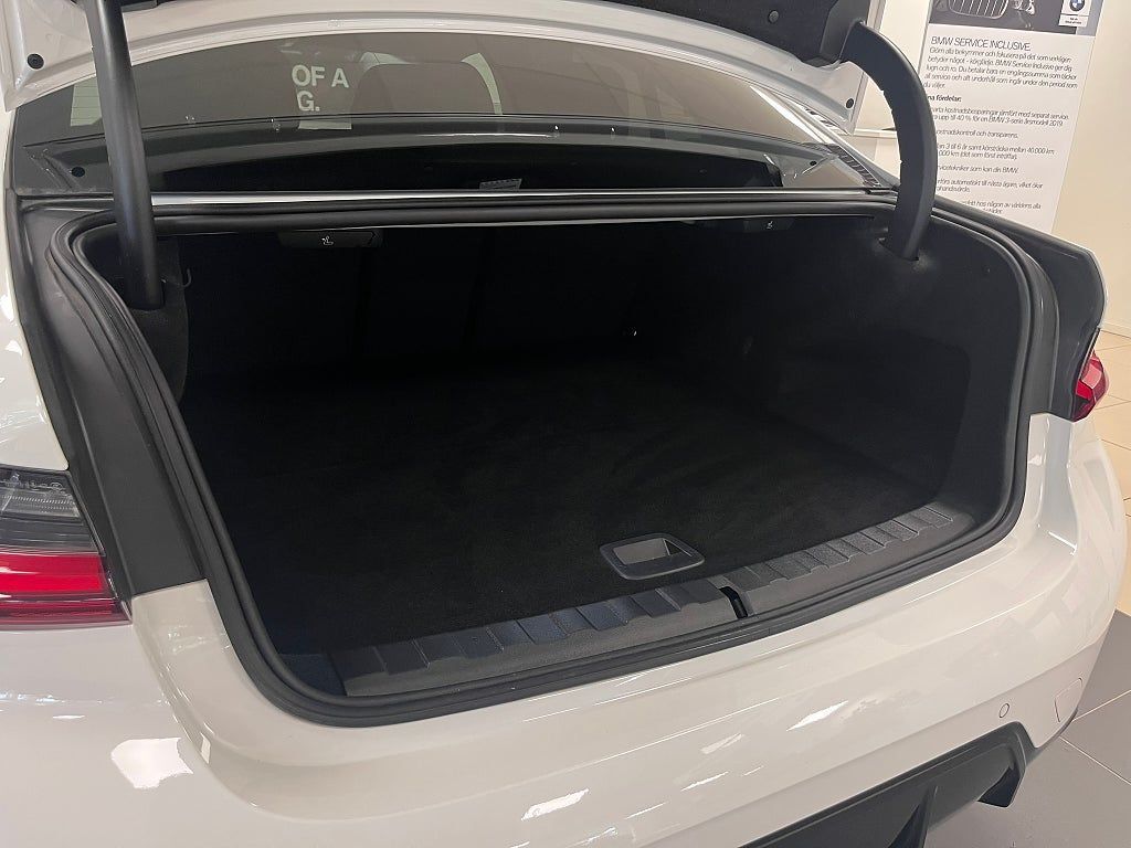 BMW 330 2024, kuva 7/22