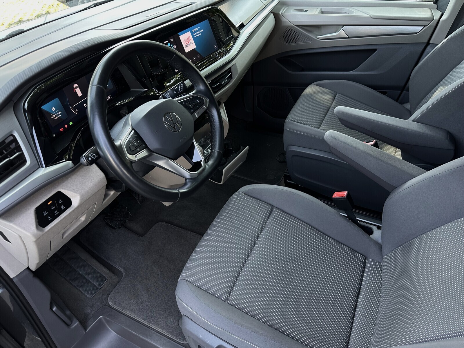Volkswagen Multivan 2023, photo 7/30